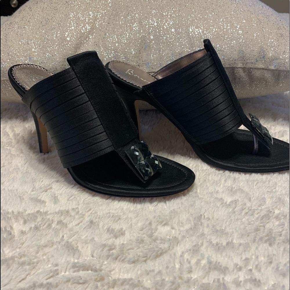 Bourne gorgeous‎ satin thong style at toe with jeweled detailing